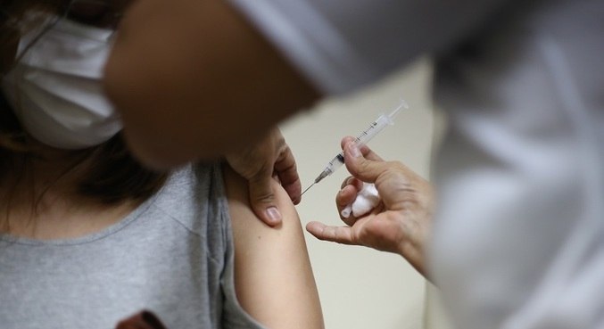 Secretaria da Saúde e MPE lançam formulário para denunciar fura-filas na vacinação contra a Covid-19
