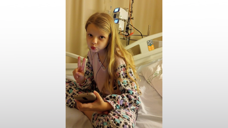 Pequena Laura luta contra linfoma e conta com sua ajuda!